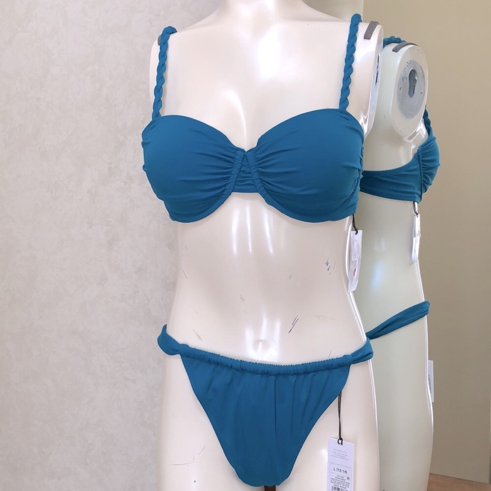New women’s 2 piece bikini.  Size 36B top, size M (8-10) bottoms. Shade & Shore.